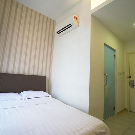Crystal Garden Hotel - Seri Kembangan Esterno foto